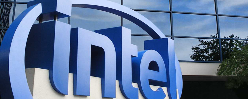 Компания была основана в 1968 году, изначально она была названа NM Electronics, но достаточно быстро ее переименовали в Intel. Первое время Intel занимался только разработкой высокоскоростной памяти на транзисторах.